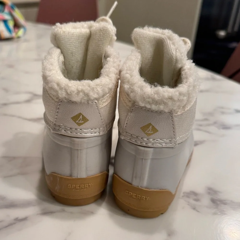 Sperry Silver and White Winter Boots Girl's Port Alpine Jr Snow baby toddler 7
